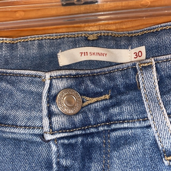 ✨HOST PICK✨ Levi’s 711 skinny light wash jeans - Picture 4 of 9
